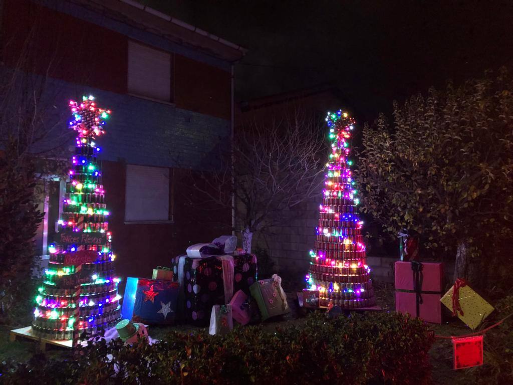 Algunas de las decoraciones que participan en el concurso navideño del Ayuntamiento de Valdevimbre.