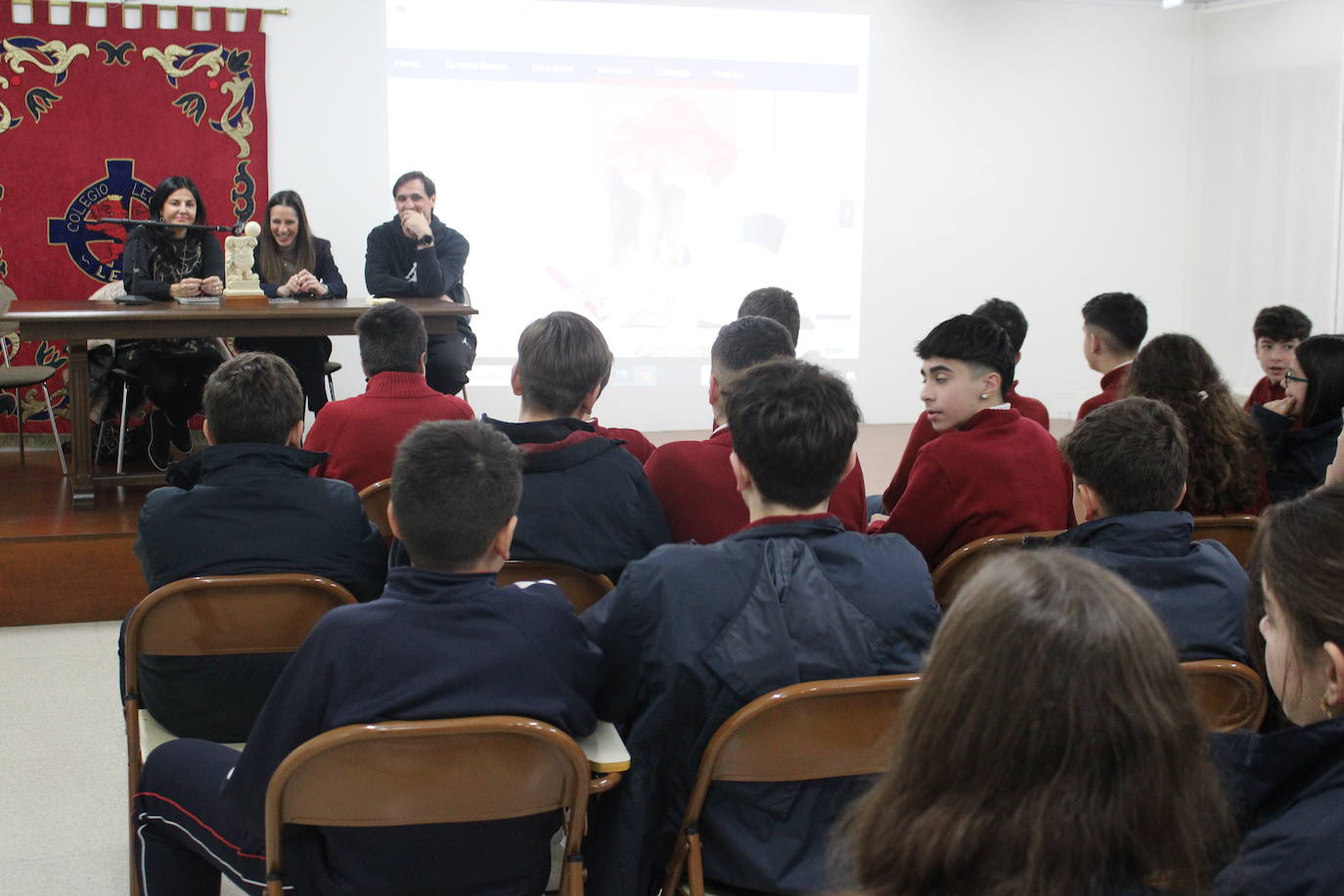 Charla de Carolina Rodríguez y Ruth Fernández en el Colegio Leonés.