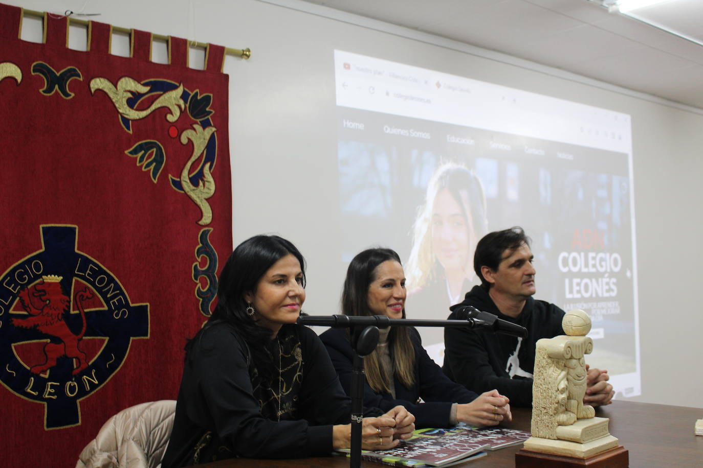 Charla de Carolina Rodríguez y Ruth Fernández en el Colegio Leonés.