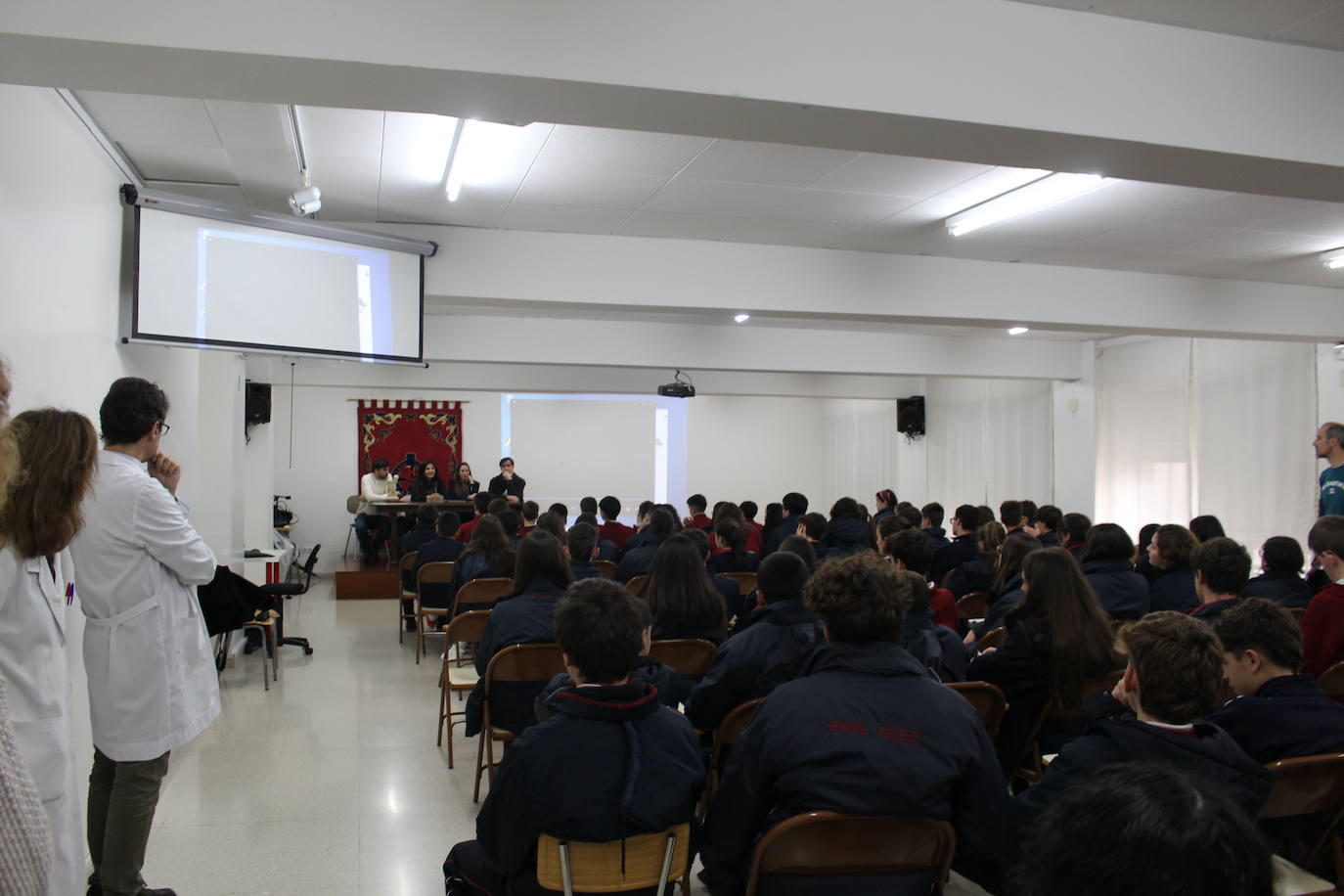 Charla de Carolina Rodríguez y Ruth Fernández en el Colegio Leonés.