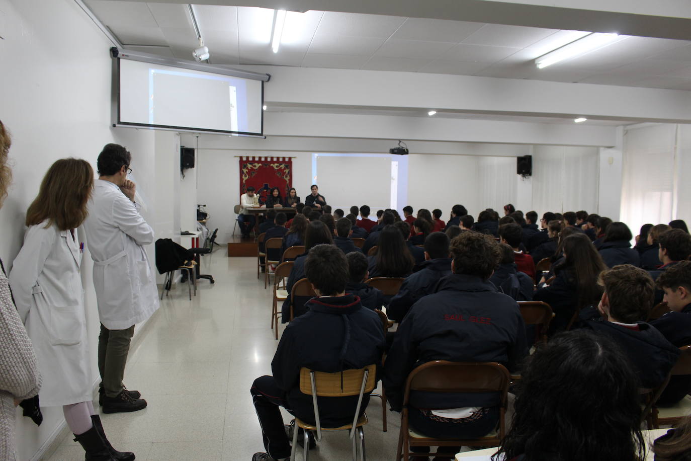 Charla de Carolina Rodríguez y Ruth Fernández en el Colegio Leonés.