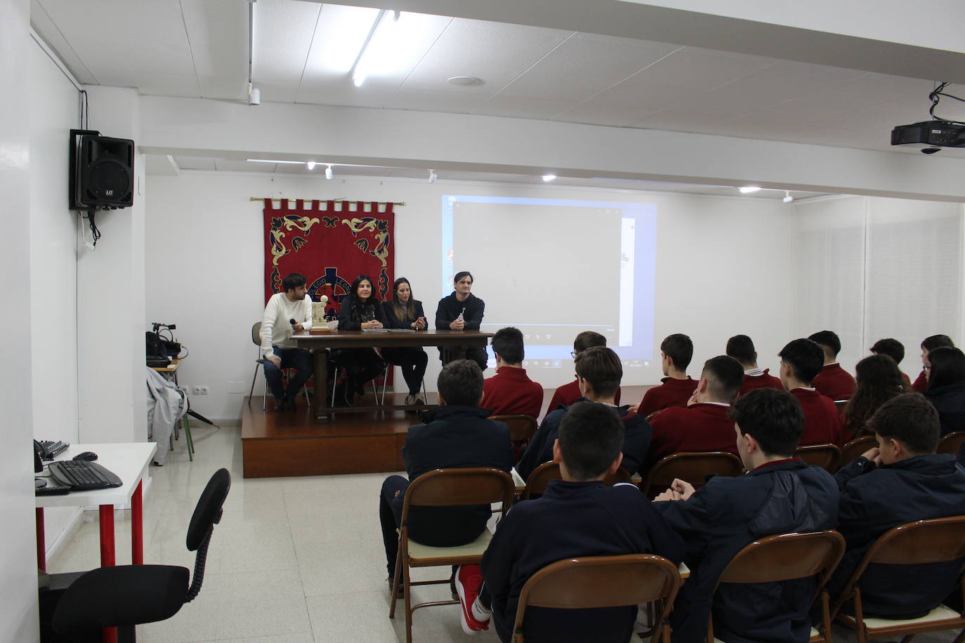 Charla de Carolina Rodríguez y Ruth Fernández en el Colegio Leonés.