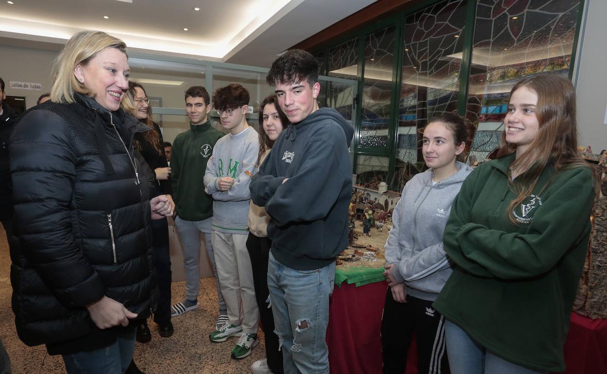 La consejera de Familia e Igualdad de Oportunidades, Isabel Blanco, visita la Residencia Juvenil Doña Sancha.