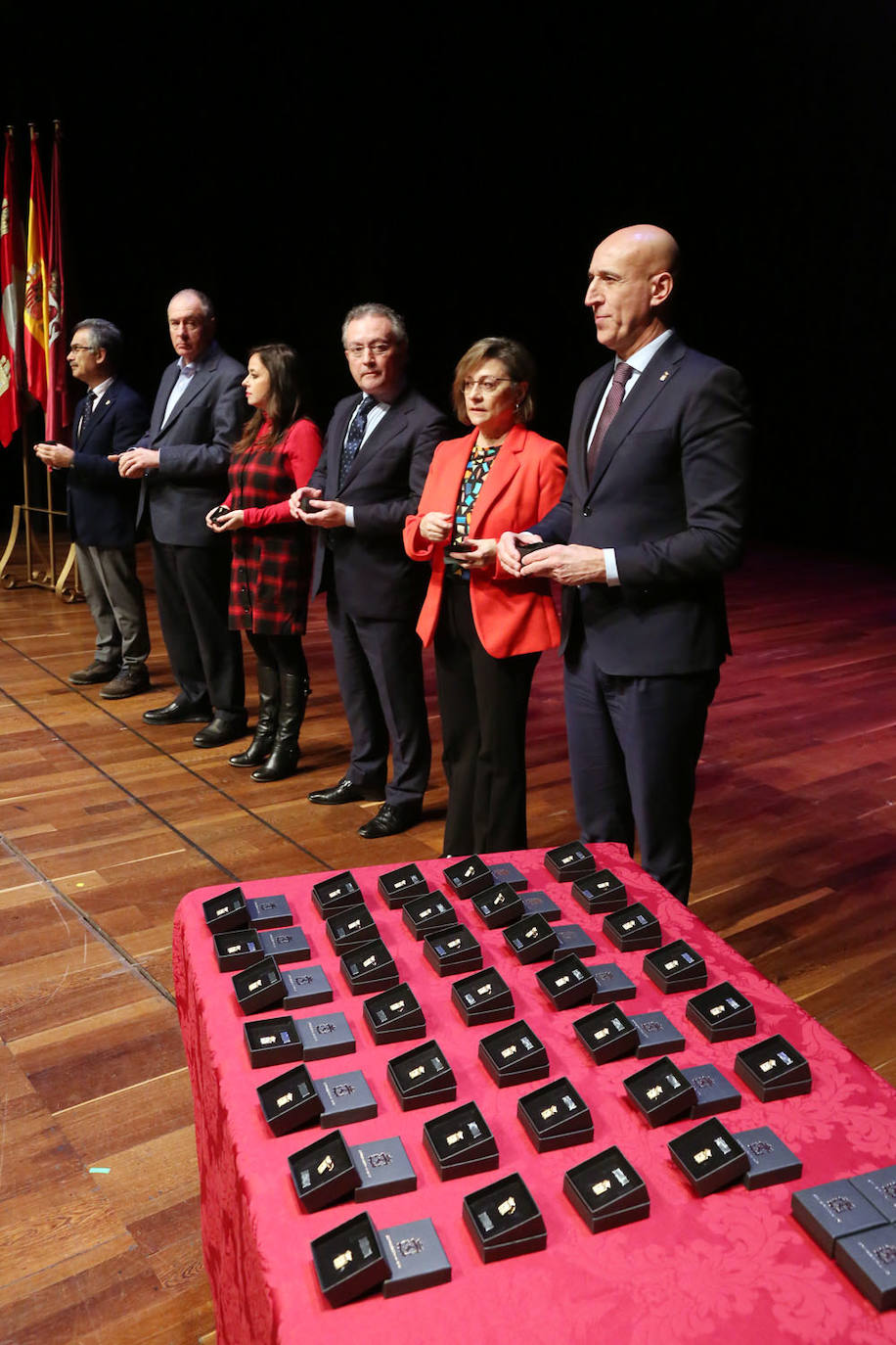 El Ayuntamiento de León homenajea a más 80 funcionarios jubilados durante este año 2022 