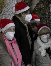 Imagen secundaria 2 - Los residentes disfrutan de las luces de Navidad gracias a los taxistas de León.