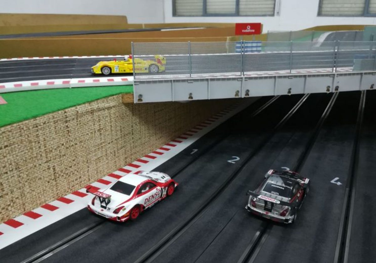 Competición de coches en miniatura