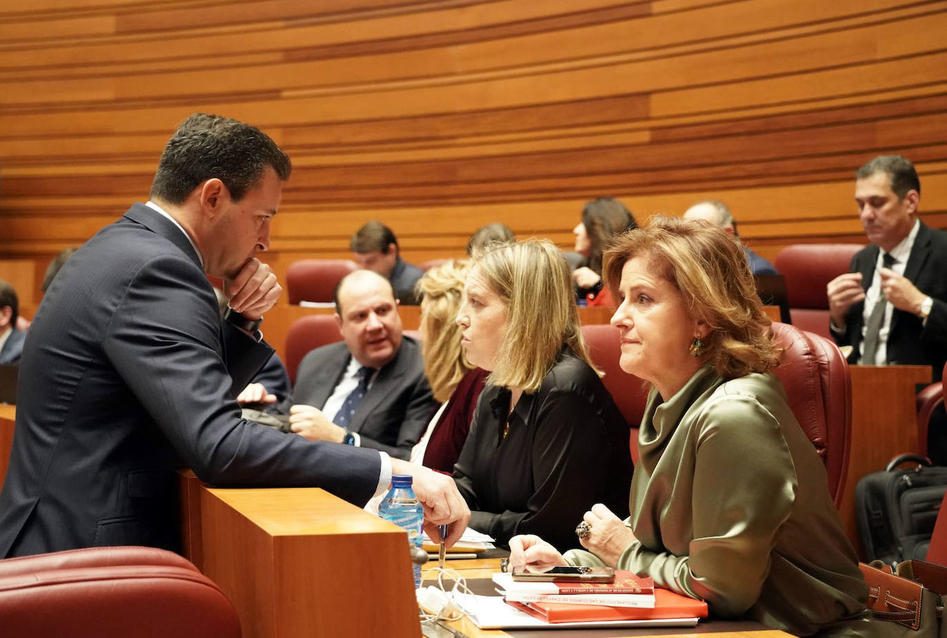 El consejero de Economía y Hacienda, Carlos Fernández Carriedo, durante el Pleno monográfico de los Presupuestos Generales de la Comunidad para 2023