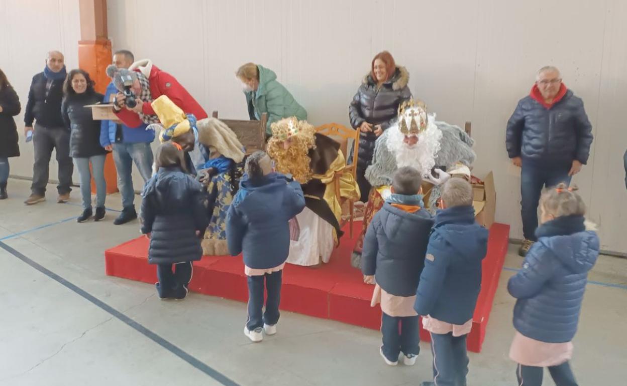 Los alumnos de Pastorinas habían depositado sus cartas llenas de deseos en el Buzón Real. 