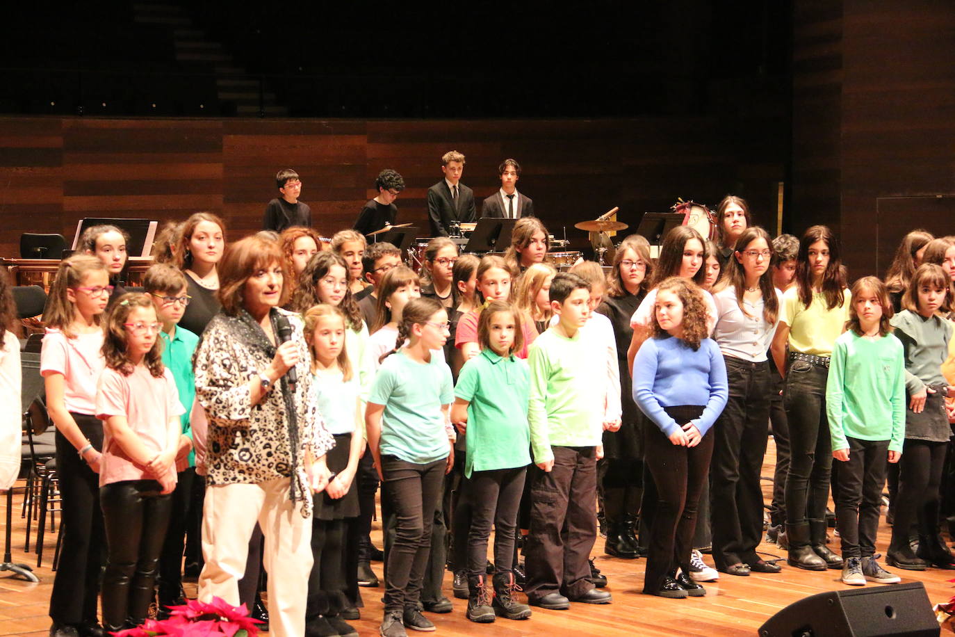 El Auditorio de León ha acogido este jueves, 22 de diciembre, el tradicional concierto de Navidad que ofrece las diferentes agrupaciones musicales del Conservatorio Profesional de Música de León.