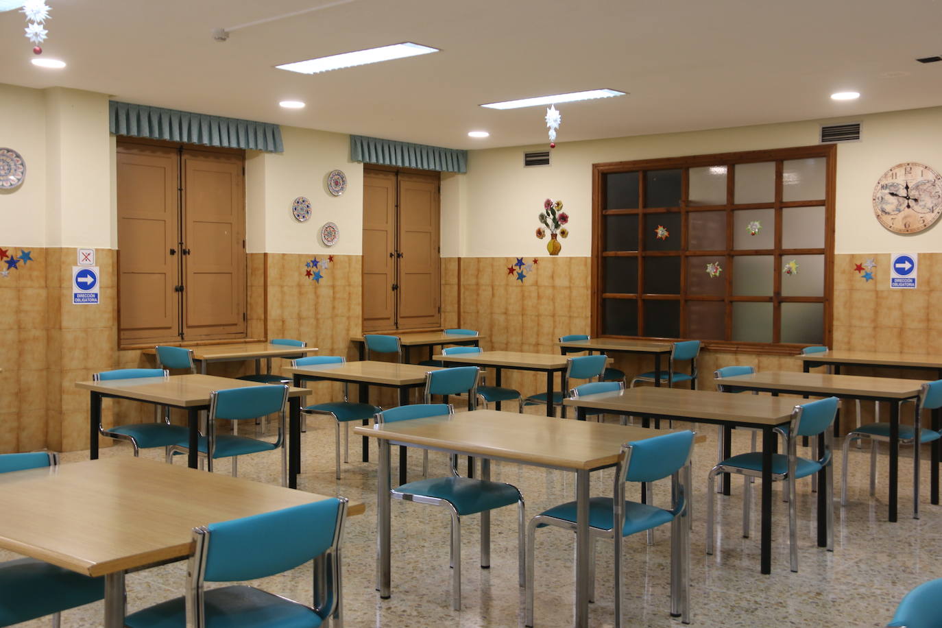 Preparativos del comedor social para las comidas de Navidad. 