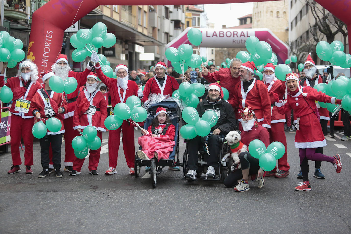 León se pone las zapatillas y sale corriendo en una tradicional San Silvestre hecha para valientes, centenares de leoneses en esta prueba que aúna deporte y diversión