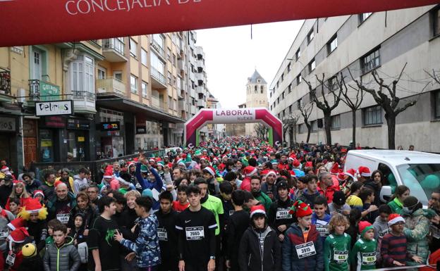 Galería. Más de 7.000 personas participaron en la XXV Edición de la tradicional carrera navideña.