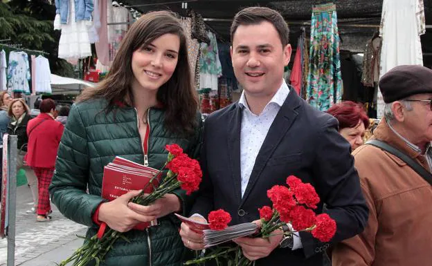 Andrea Fernández y Javier Alfonso Cendón durante un evento público del Partido Socialista.