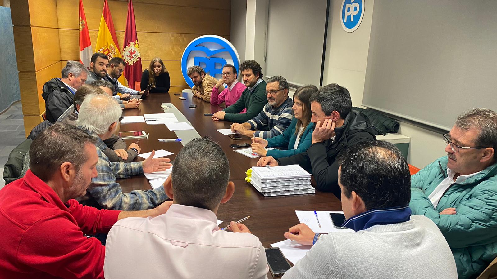 Fotos: Reunión de los comarcales del Partido Popular de León