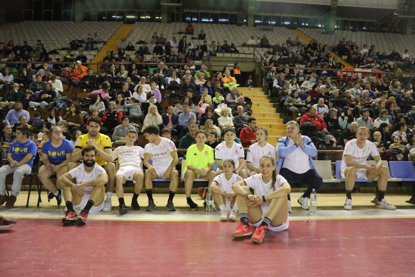 Los clubes deportivos y los ciudadanos de León se vuelcan en la celebración del acto solidario 'Reto Centenario Único'.