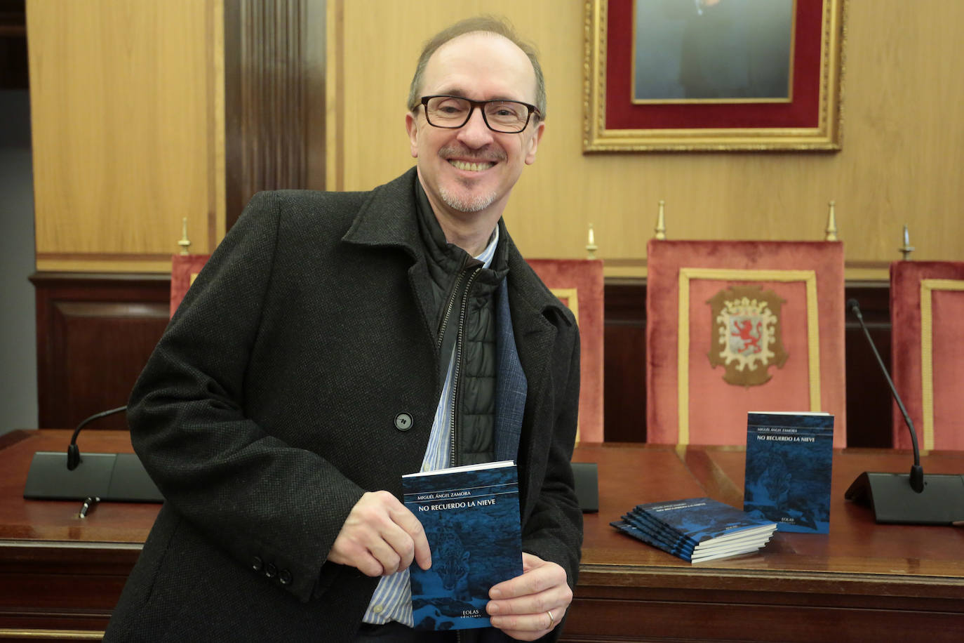 Acto de entrega del premio de poesía González de Lama a Miguel Ángel Zamora.