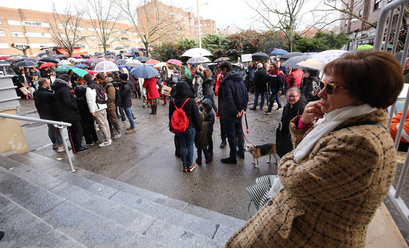 Concentración contra el cierre de la urgencias de pediatría en el centro de salud de Pico Tuerto de Ponferrada