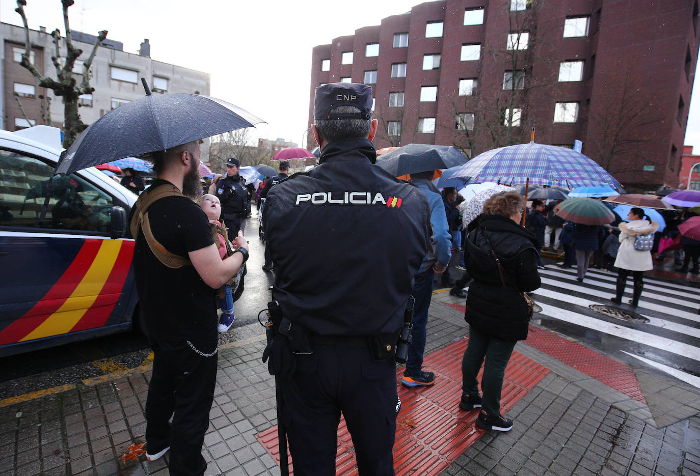 Concentración contra el cierre de la urgencias de pediatría en el centro de salud de Pico Tuerto de Ponferrada