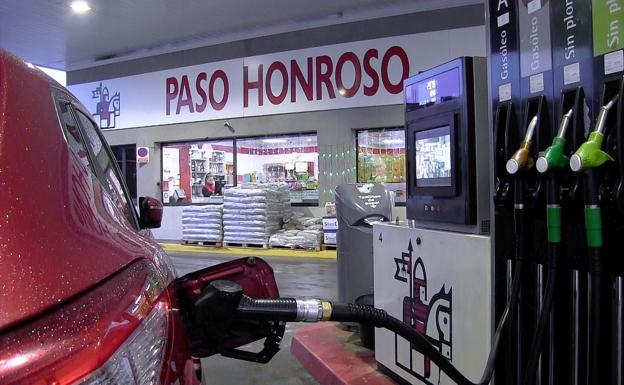 Las gasolineras leonesas registran incrementos en las ventas de combustible que alcanzan el 60% y se podría llegar al cien por cien en las últimas horas de 2023. 