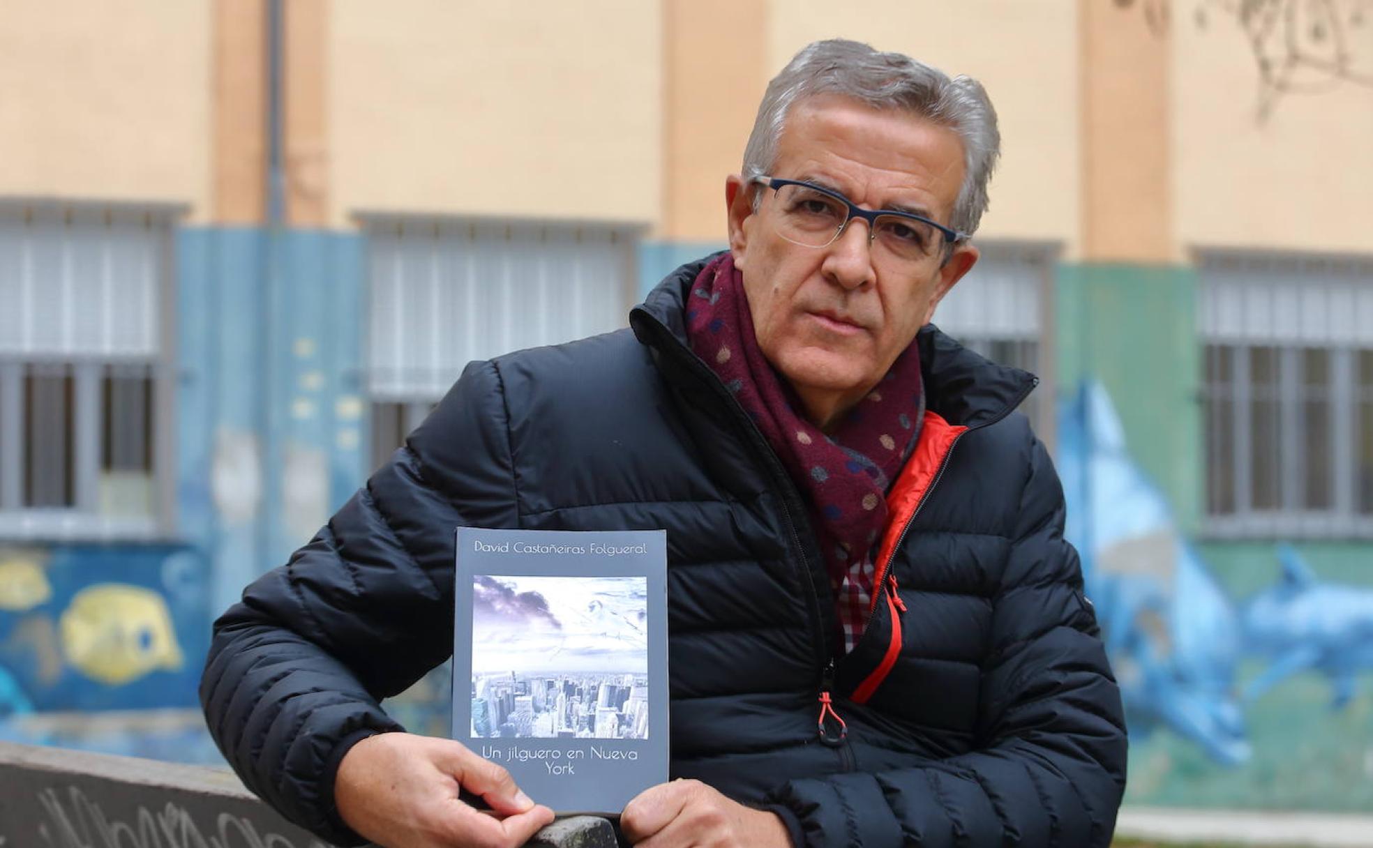 El escritor berciano David Castañeiras presenta su libro 'Un jilguero en Nueva York'
