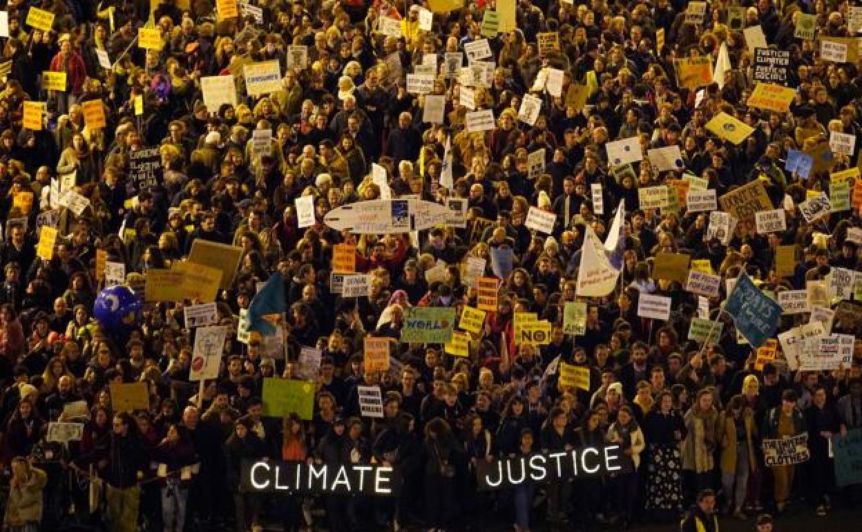 Marcha de protesta por el cambio climático organizada en Madrid con motivo de la celebración de la COP25. 