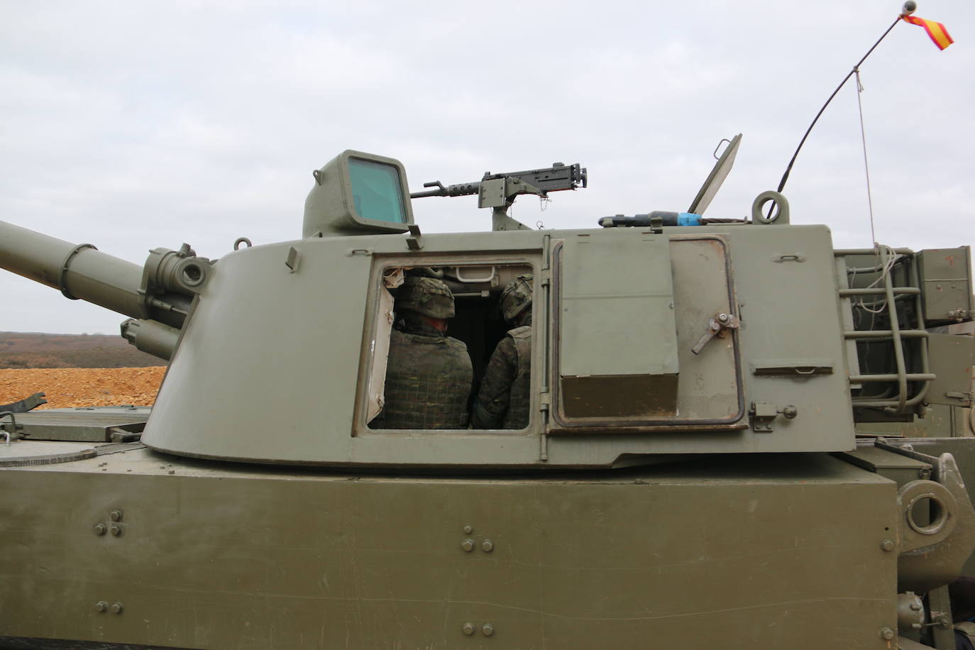 El Mando de Artillería realiza maniobras de fuego simulado en San Andrés del Rabanedo