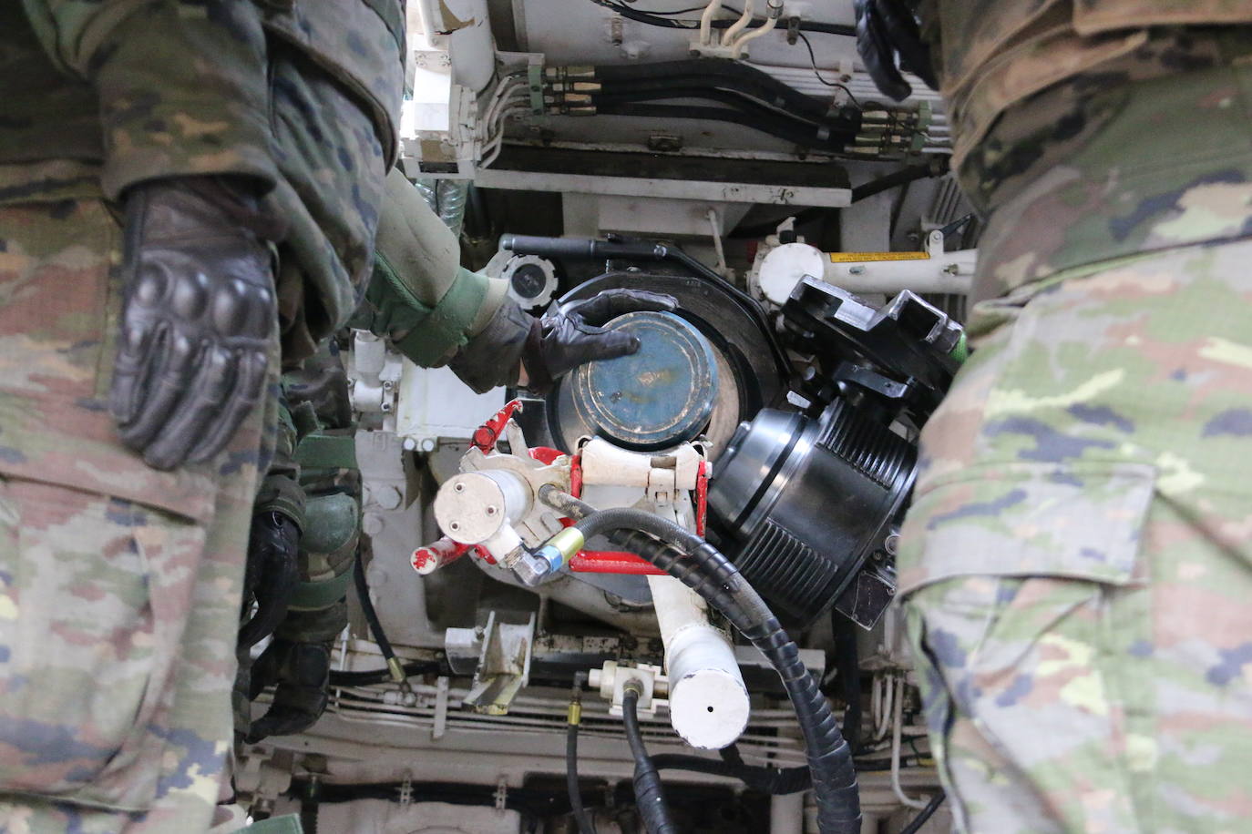 El Mando de Artillería realiza maniobras de fuego simulado en San Andrés del Rabanedo