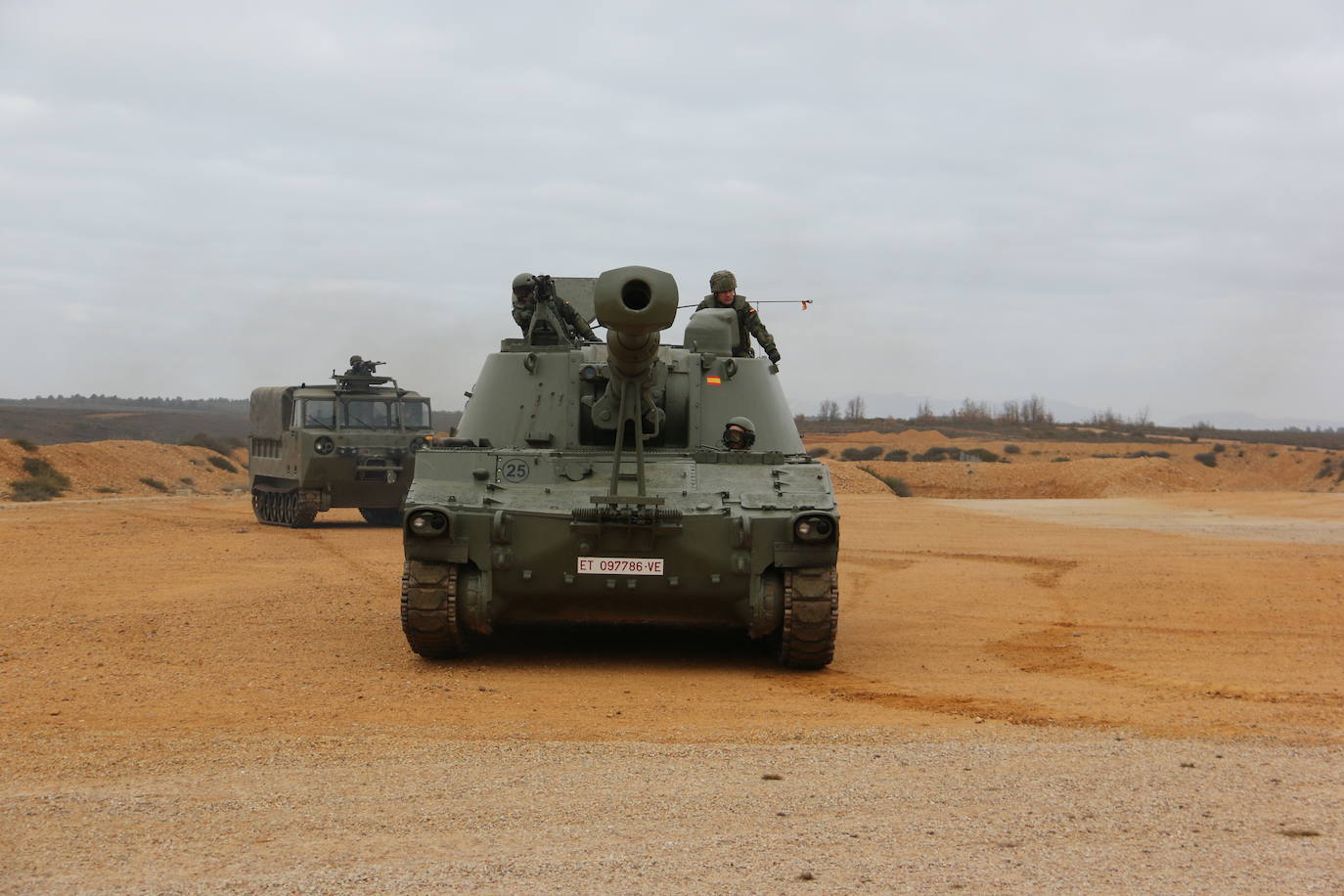 El Mando de Artillería realiza maniobras de fuego simulado en San Andrés del Rabanedo