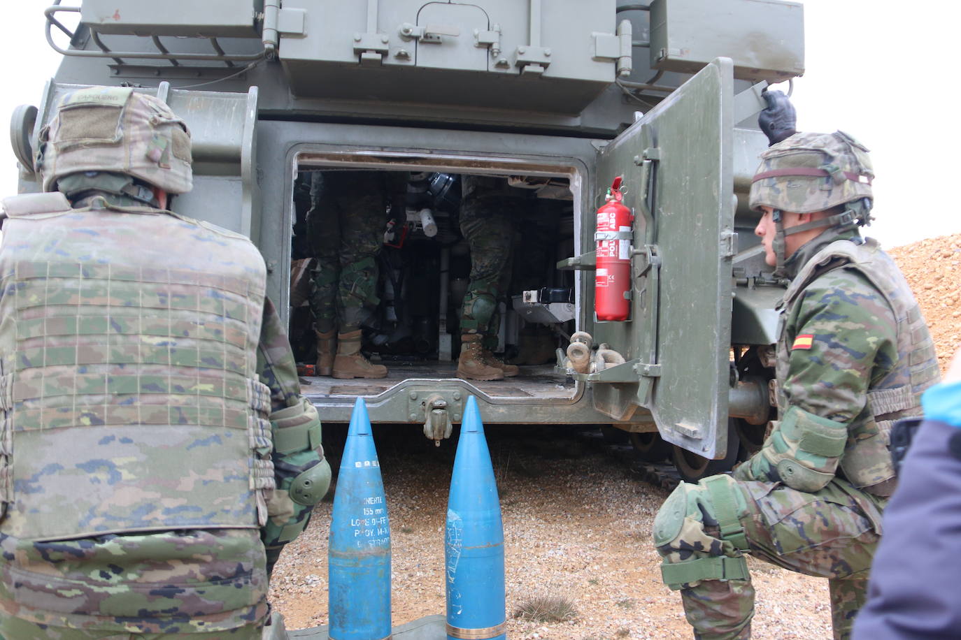 El Mando de Artillería realiza maniobras de fuego simulado en San Andrés del Rabanedo