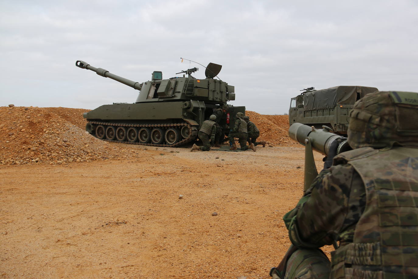 El Mando de Artillería realiza maniobras de fuego simulado en San Andrés del Rabanedo