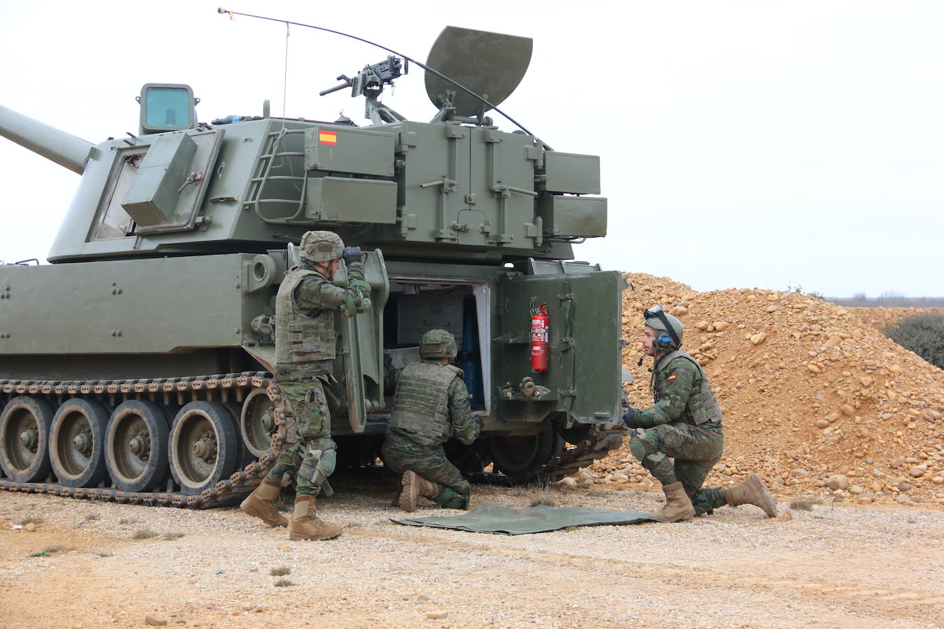 El Mando de Artillería realiza maniobras de fuego simulado en San Andrés del Rabanedo