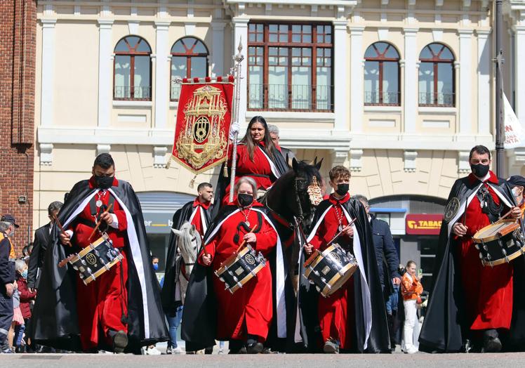 Imagen de la Procesión del Pregón a caballo de laCofradía de las Siete Palabras de Jesús en la Cruz