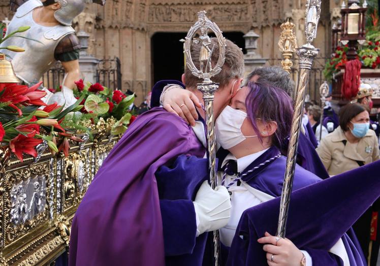 Momento de la Procesión del Encuentro en la Plaza de Regla