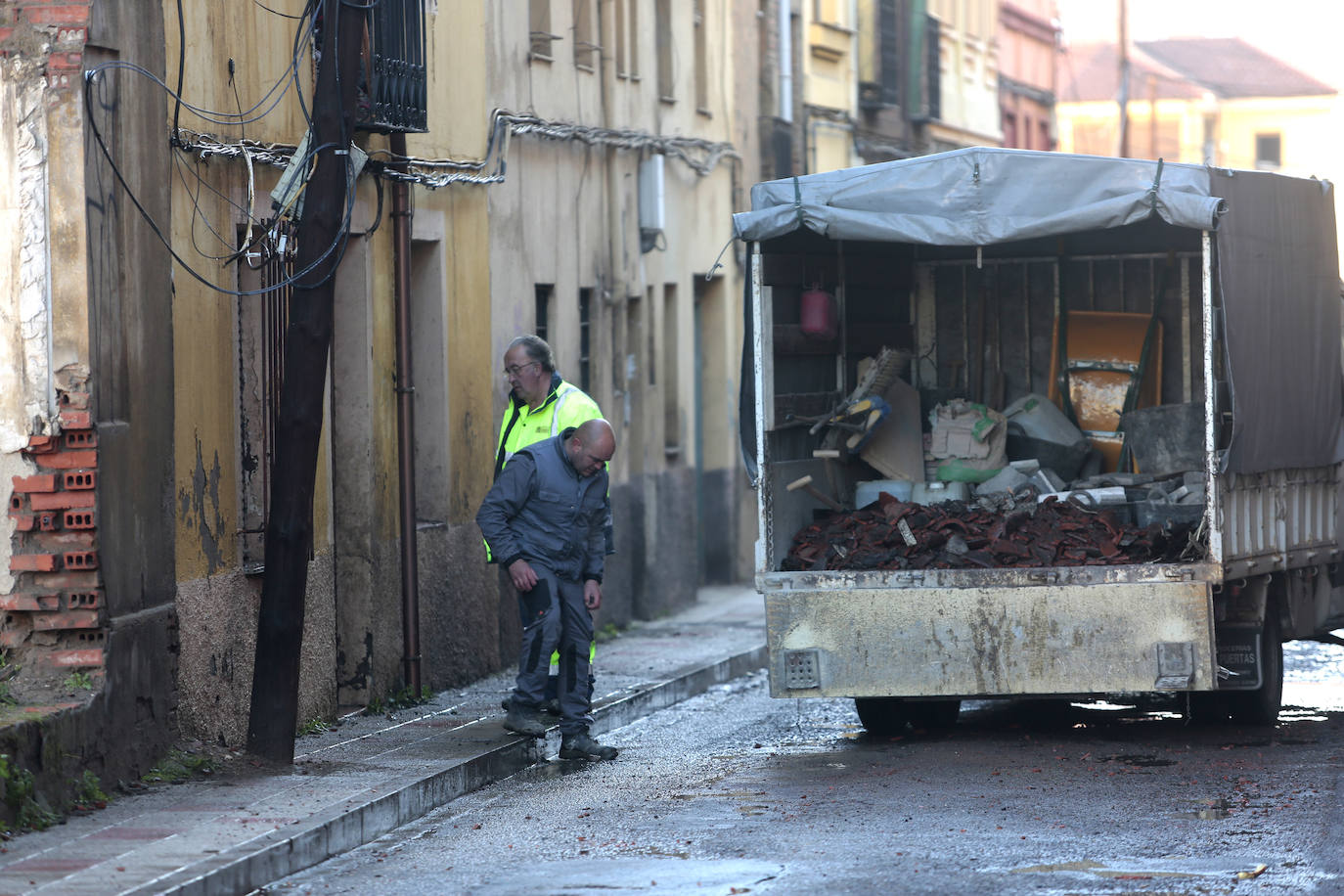 Incendio en una vivienda abandonada en la calle Alfonso el Justiciero de León