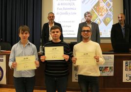 Los alumnos leoneses seleccionados en la Fase Autonómica de Castilla y León, de la Olimpiada de Biología, son Martín Carrera Fernández del IES Eras de Renueva, Hugo Pérez Salas del IES Ordoño II y Javier Fresco Ferrero del IES Eras de Renueva .