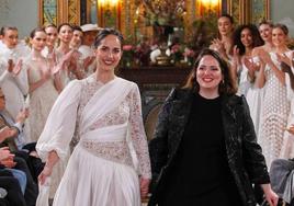 Beatriz Suárez durante su desfile en la Pasarela Atelier Couture.