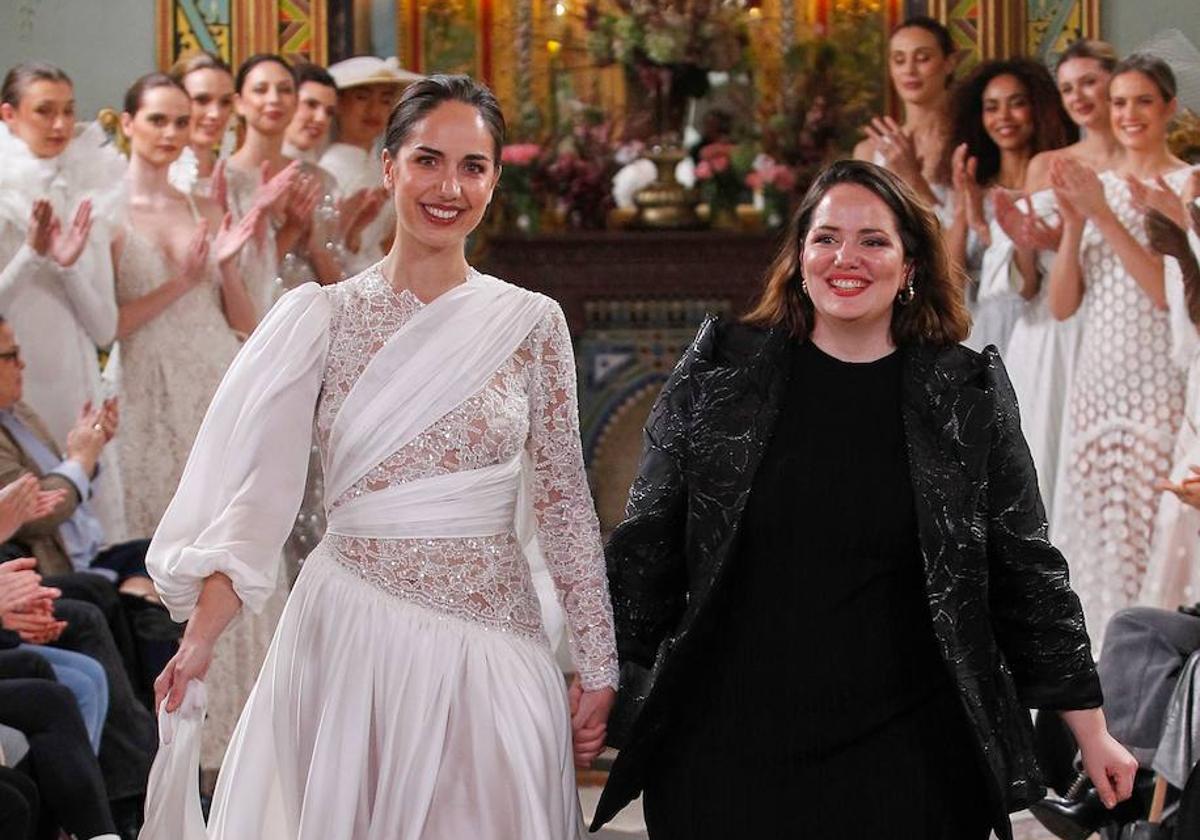 Beatriz Suárez durante su desfile en la Pasarela Atelier Couture.