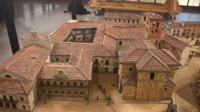 Imagen después - Fotografía de Daniel Casado de la maqueta de Emilio Salgado. Se desconoce el autor dela fotografía antigua