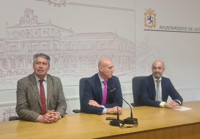 Rueda de prensa sobre el plan de mantenimiento.