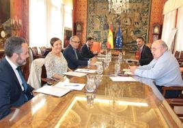 Una delegación berciana encabezada por el alcalde se reunió en Madrid con el secretario de Estado de Justicia.