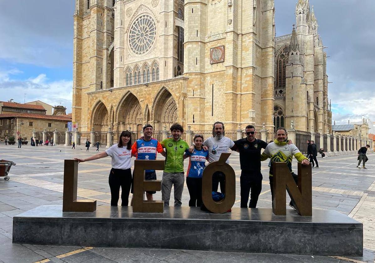 Grupo de relevistas que pasarán por la ciudad de León la próxima semana en esta cita solidaria.