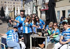 Aficionados del Deportivo por las calles de León.