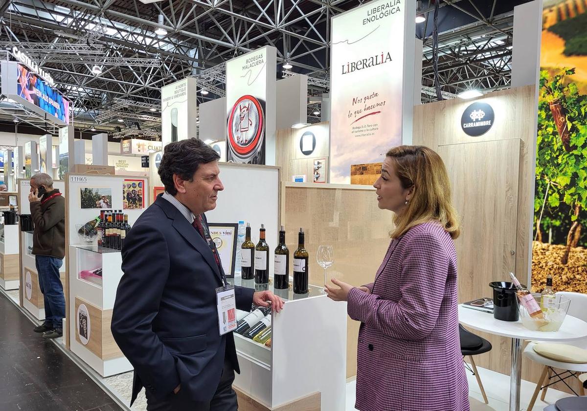 El conserjo Fernández Carriado acudió a esta cita del sector vitivinicola.