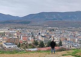 El Ejecutivo autonómico delimita como zona afectada por esta figura de protección la comprendida por la iglesia de San Pedro, en el centro de la plaza, así como la del castillo y recinto murado de la localidad