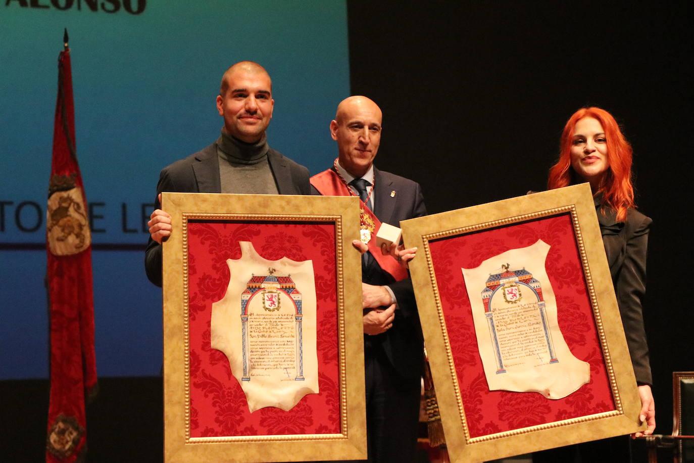 León homenajea a sus hijos predilectos