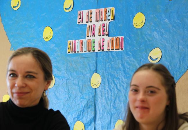 Águeda y Cristina durante la entrevista en Amidown León.