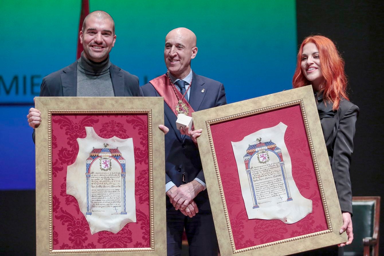 Los astronautas Pablo y Sara, Hijos Predilectos de León