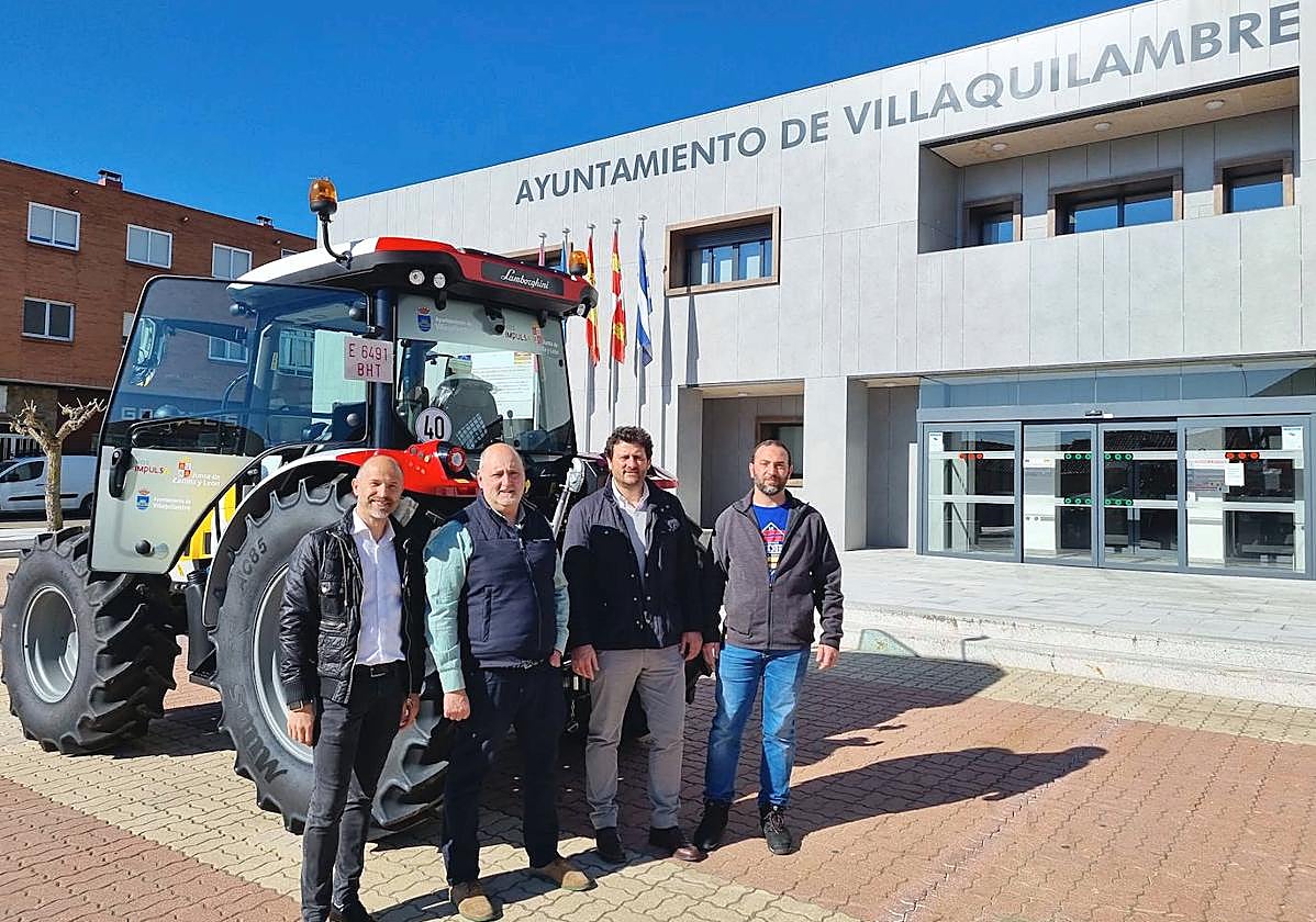 a nueva adquisición será utilizada para el desbroce de caminos y fincas, además se está estudiando la posibilidad de dotarle de los accesorios necesarios para limpiar de nieve las calles del municipio en la época invernal.
