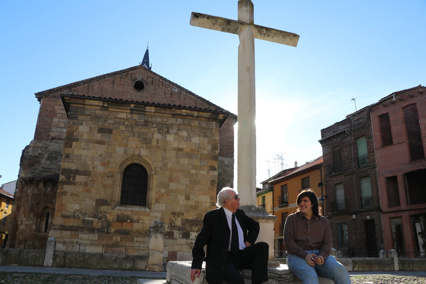 Dos generaciones de mozos del Mercado