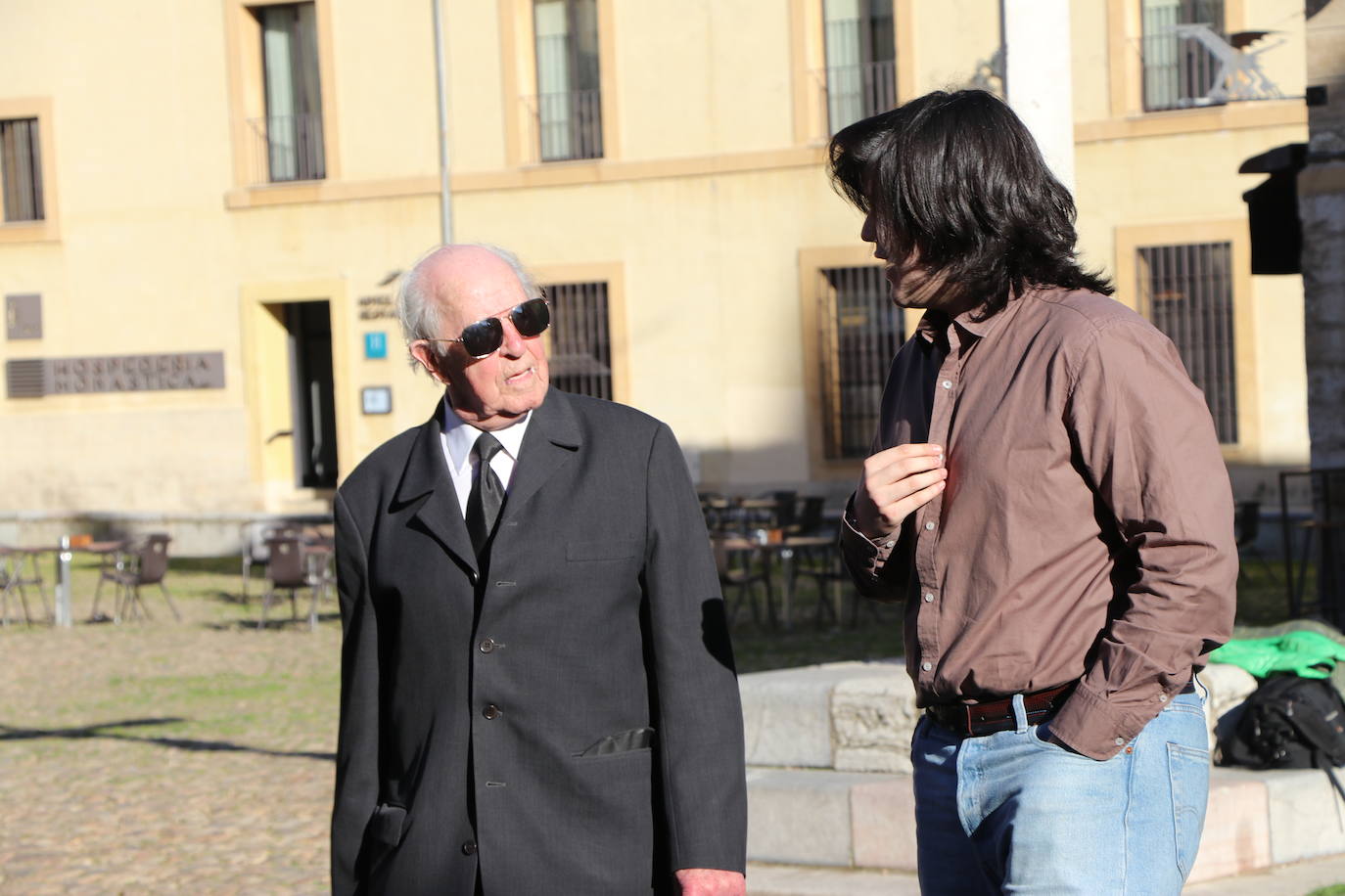 Dos generaciones de mozos del Mercado